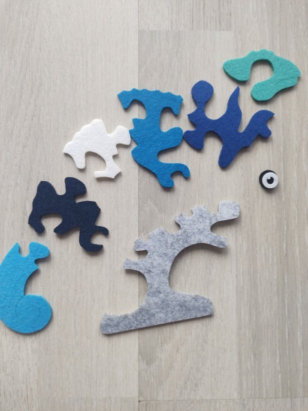 Filcový výsek puzzle chameleon modrý